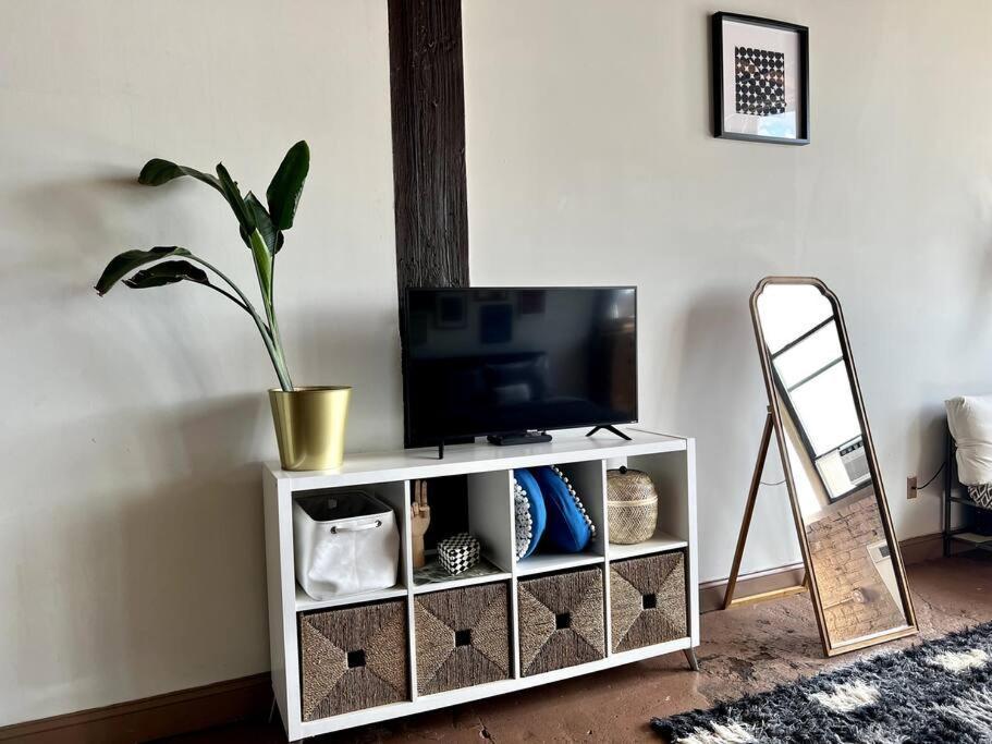 420 Friendly Boho Loft Downtown King Suite Free Parking Детройт Екстериор снимка